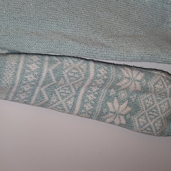 Snowflake and Cloud Sequin Pom Pom Sweater Size 5/6 - Picture 3 of 9